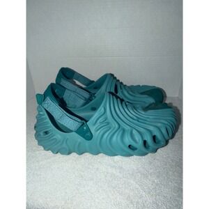 Men's Crocs Size 10 (Women's 12)